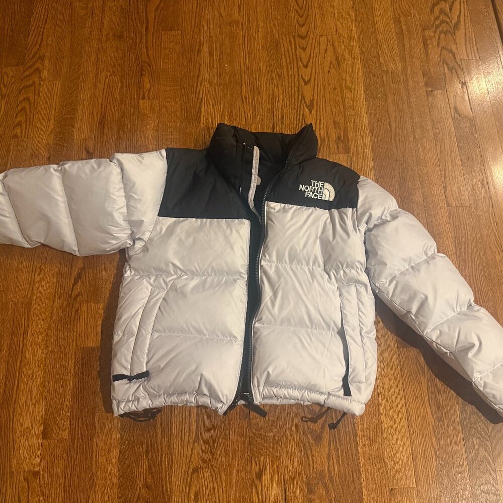 The North Face Women's 1996 Retro Nuptse Jacket NF0A3XEO  (Excellent Condition!)